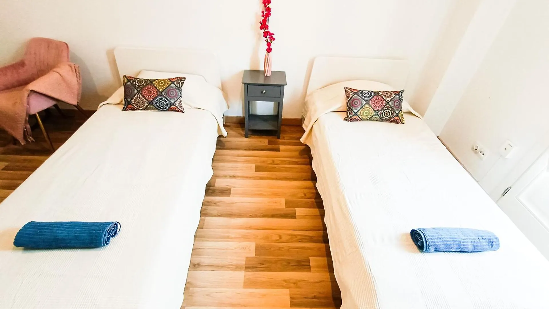 אכסניה Oasis Rooms Barcelona - By La Rambla