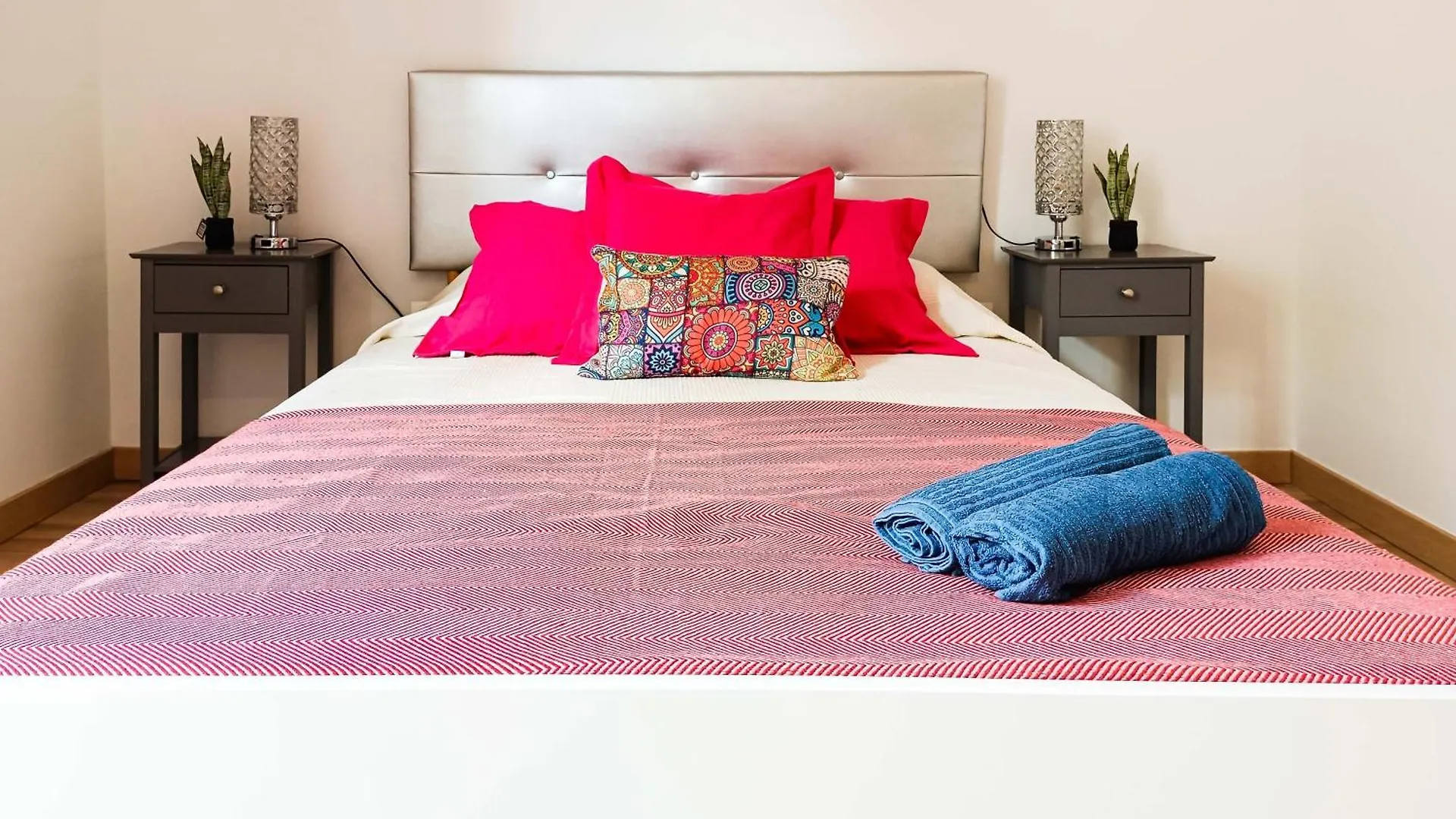 אכסניה Oasis Rooms Barcelona - By La Rambla